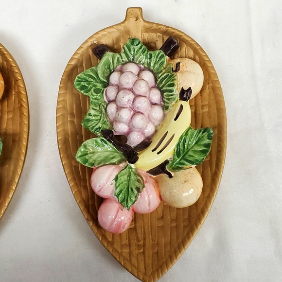 Vintage 60's 2D ceramic fruit set of 2 hand painted wall decor - Picture 3 of 7